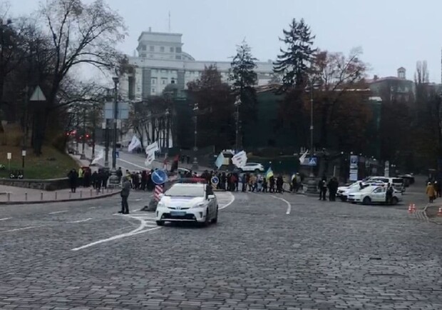 ФОПы перекрыли улицу Грушевского. Фото: пресс-служба полиции Киева