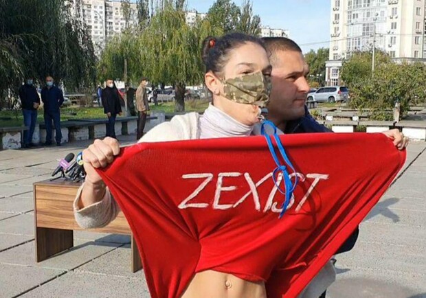 Активистке Femen выписали "смешной" штраф. Фото: PavlovskyNews