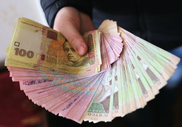 Рада утвердила закон об одноразовых выплатах 8 тысяч гривен ФОПам - фото: korupciya