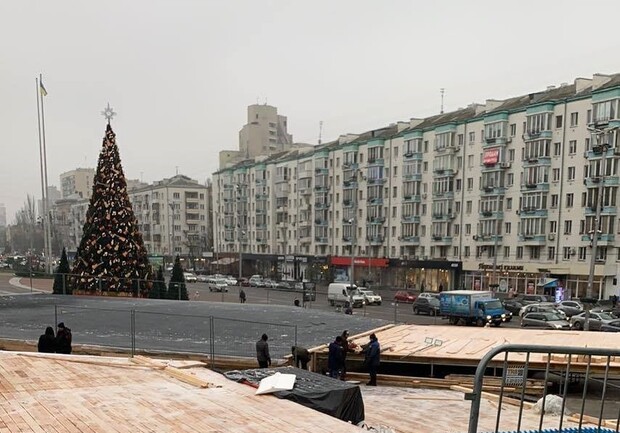 На Печерске строят еще одну рождественскую локацию. Фото: РГА Печерского района