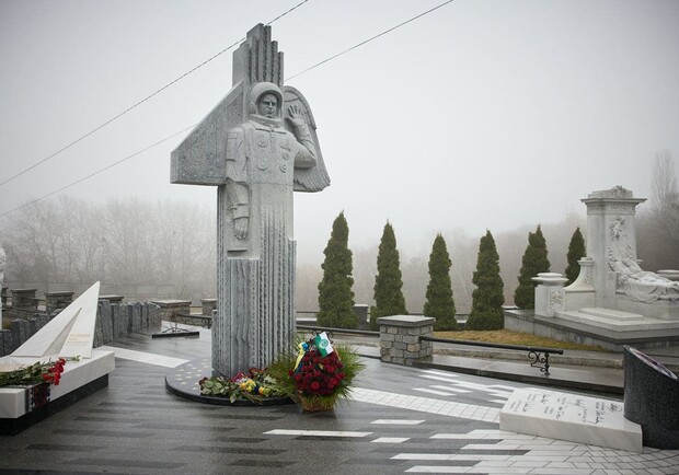 На Байковом кладбище открыли монумент космонавту Леониду Каденюку. Фото: Офис президента.