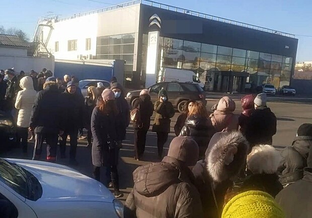 На Куреневке жители новостройки перекрыли дорогу из-за опасного перекрестка. Фото: RegionNews