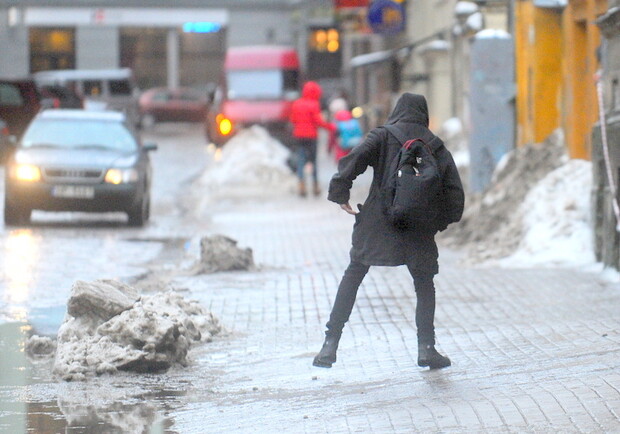 Берегись автомобиля и тротуаров: что сейчас происходит на киевских дорогах из-за гололеда - фото: Edijs Pālens 