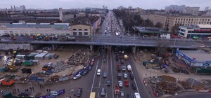 Не прижились: на Шулявском мосту рухнуло несколько фонарей