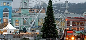 Готовы праздновать: на Контрактовой площади установили и украсили елку