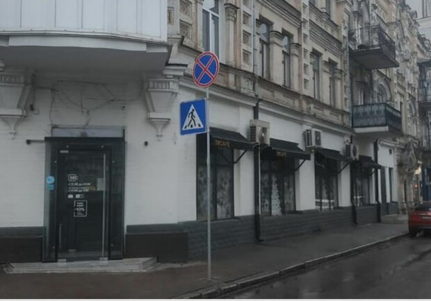 Фасады старого Киева: еще одну улицу на Подоле очистили от рекламы. Фото: Александр Смирнов.