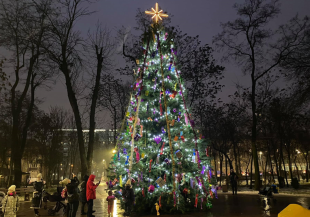 В Сырецком парке открыли новогодний городок. Фото: "Вечерний Киев"