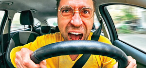 Хотел прославиться: на правом берегу водитель устроил гонки (видео)