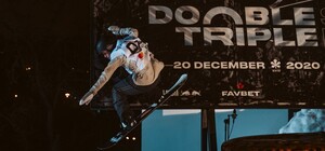 Украинец первым в мире выполнил сложный трюк на сноуборде в Киеве - Видео