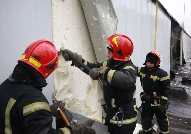 На Шулявке загорелся завод "Киевхлеб", более 50 людей эвакуировано - фото: dsns.gov.ua