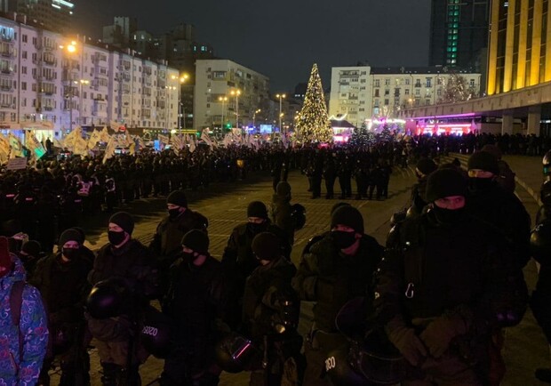 Дворец Украина усиленно охраняет полиция. Фото: Klymenko Time.