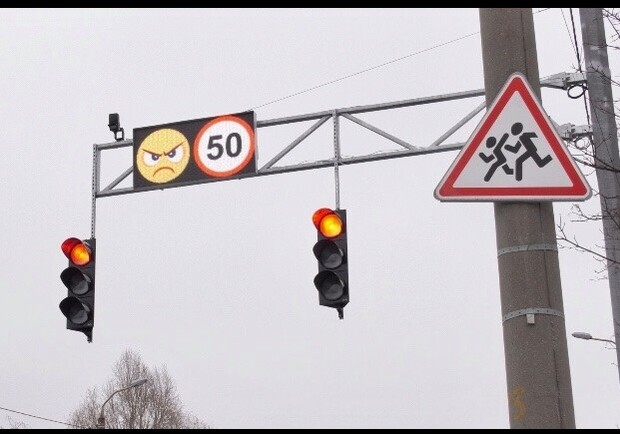 На Набережной Победы поставили светофор / фото: мэрия