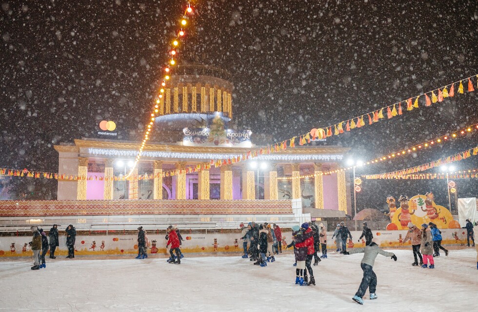 Где в Киеве проникнуться атмосферой зимних праздников.  Фото: Facebook ВДНГ