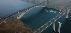 Победа года: новый запорожский мост попал в новогоднее поздравление президента (видео)