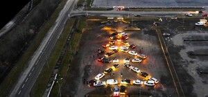 Відео дня: у Львові збудували ялинку зі 40 автомобілів