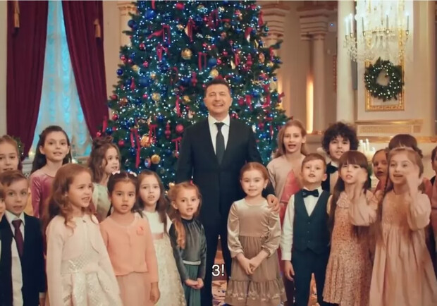 Советник Офиса Президента рассказал, как проходили съемки новогоднего поздравления от Зеленского. Фото: кадры видео поздравления.