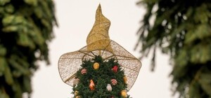 Весь год нарасхват: стала известна дальнейшая судьба шляпы с главной елки страны