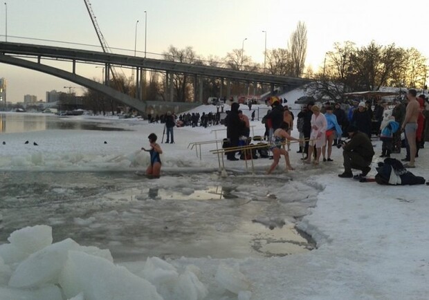 В Киеве не будут проводиться массовые купания на Крещение. Фото: Вести.