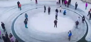 Накануне потепления: в Днепре решили сделать каток посреди озера