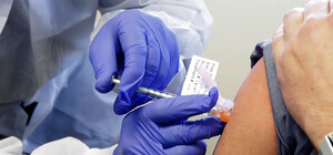 Может быть опасно: инфекционист рассказала, кому лучше избежать вакцинации