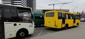 Не успел закрыть дверь: на Воскресенке женщина выпала из маршрутки