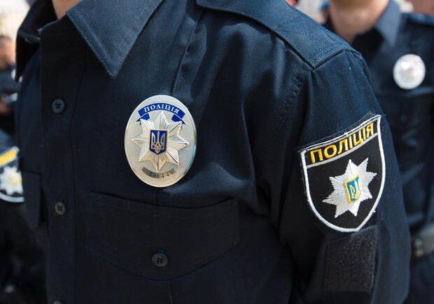 Патрульные помогли добраться женщине до роддома. Фото: Национальная полиция Украины.