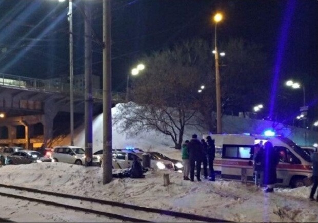 В Киеве электричка сбила 17-летнего парня. Фото: Киев Оперативный.