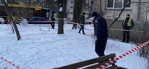 Казались подозрительными: на Соломенке мужчина стрелял по людям с балкона