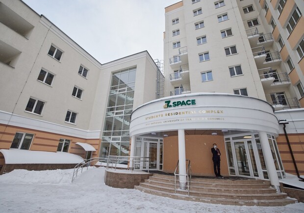 В Киеве открыли новое общежитие для студентов КНТЕУ. Фото: Офис президента.