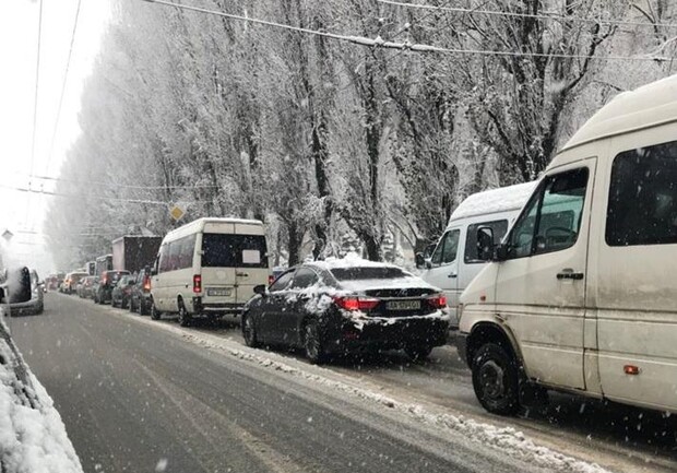 Какая ситуация сейчас на дорогах Киева. Фото: Униан