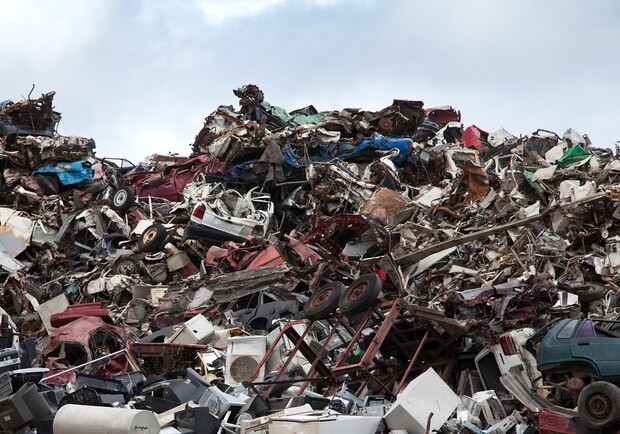 Киевлянин до потолка забил квартиру мусором, который собирал 20 лет. Фото: pixabay