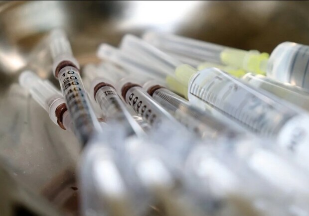 Киев - первый: Киевсовет выделил деньги на закупку вакцины от кронавируса - фото