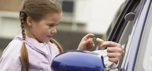 Провожал домой и обтрушивал штаны: в Днепре 25-летний мужчина преследовал школьниц