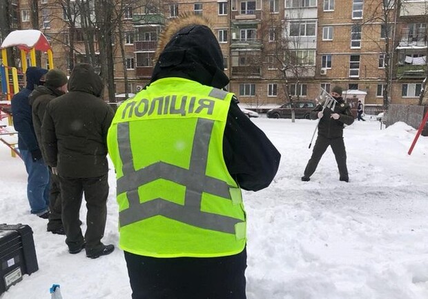 Стали известны подробности о мужчине, который подорвал себя на гранате. Фото: Полиция Киева.