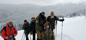 Несмотря на лютый мороз: военнослужащий из Днепра покорил Говерлу