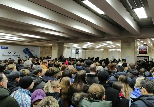 Пандемия говорили они: как Киевский метрополитен объясняет столпотворения в метро - фото