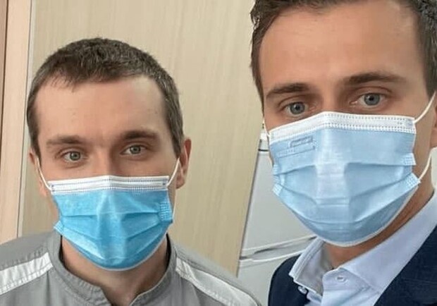 В Украине сделали первую прививку от коронавируса. Фото: Facebook/Александр Скичко 