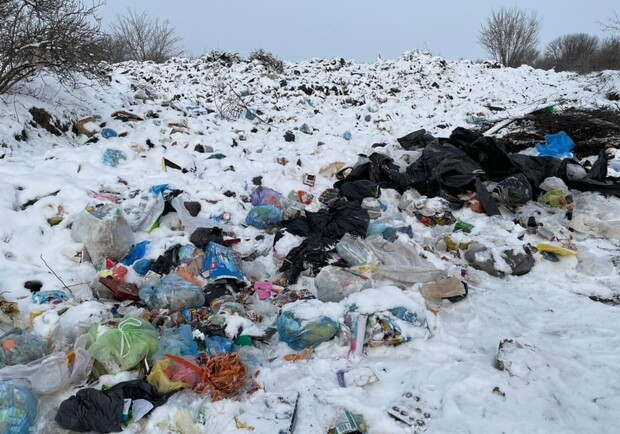 Под Киевом нашли нелегальное захоронение опасных отходов. Фото: Андрей Мальованый