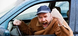 Побил и угнал машину: мужчина наказал автомобилиста, с которым не поделил дорогу