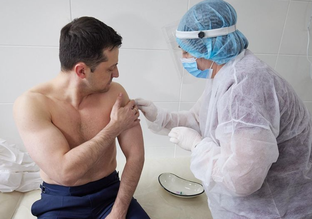 Зеленский вакцинировался от коронавируса. Фото: instagram.com/zelenskiy_official