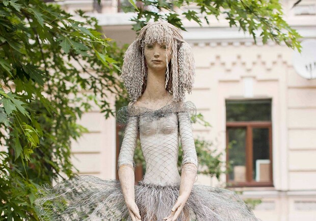 Реставрация скульптуры балерины. Фото: Facebook Скульптор Скритуцкий