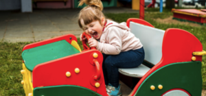 Берегите ребенка: в Днепре мужчина предлагает детям сходить с ним в туалет за 20 гривен