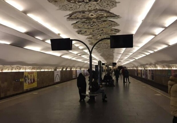 Почему киевляне раскритиковали новые табло на станции метро "Минская" - Фото: bigkyiv