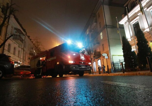 Из-за возгорания внутри вытяжки на Подоле сгорел ресторан. Фото: пресс-служба ГСЧС