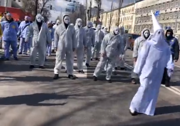 В центре Киева прошел парад против "выдуманной" пандемии. Фото: скриншот