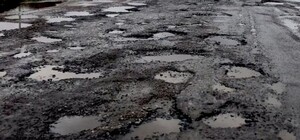 Шкода грошей: львів'яни вимагають заборонити ямковий ремонт доріг у місті