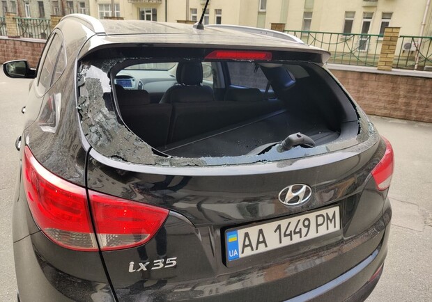 У музыканта Стаса Маликова украли две электрогитары, выбив стекло автомобиля. Фото: Стас Маликов