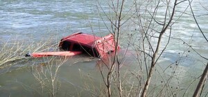 Не проскочив: 37-річний водій втопив автомобіль в річці Стрий