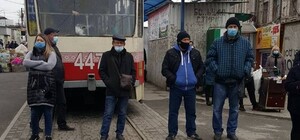 Протестуют против локдауна: запорожские предприниматели перекрыли движение трамваев