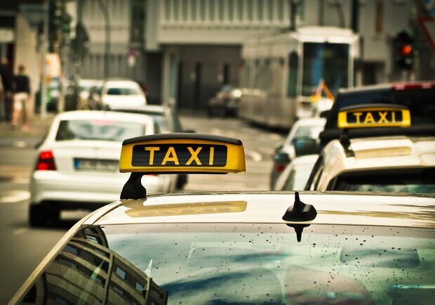 АМКУ не может повлиять на ценовую политику такси. Фото: Фото: pixabay.
